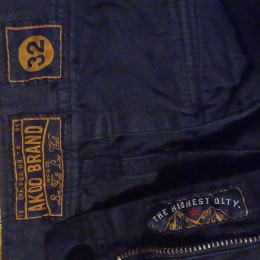 Akoo black cargo shorts 32" waist. Like new
